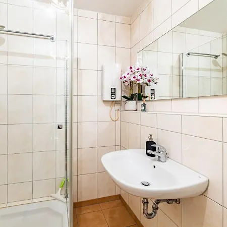 Apartment 3-zimmer City-apartment Ab 4 Wochen Buchbar